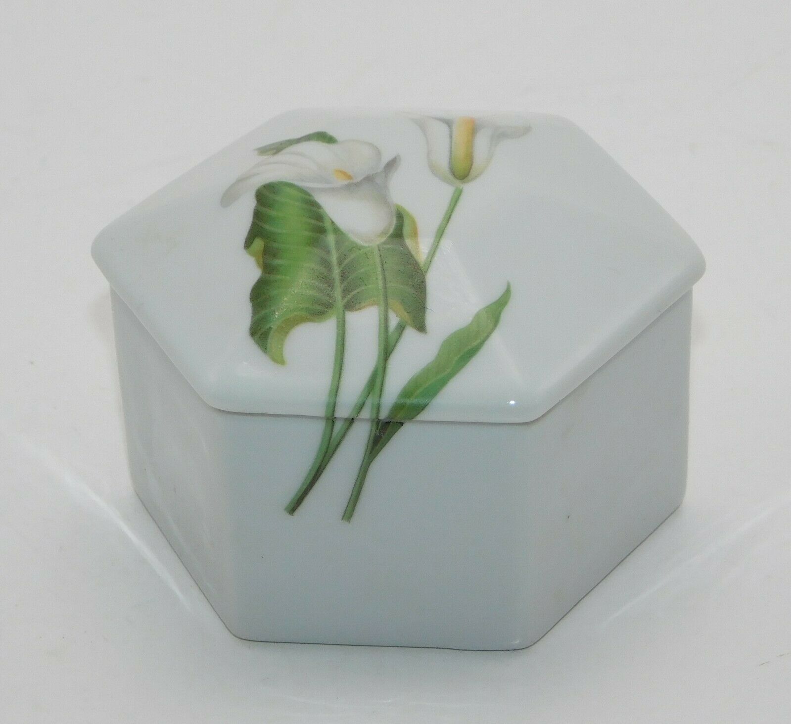 Capodimonte Small Hexagon Trinket Or Ring Box White Calla Lillies Italy